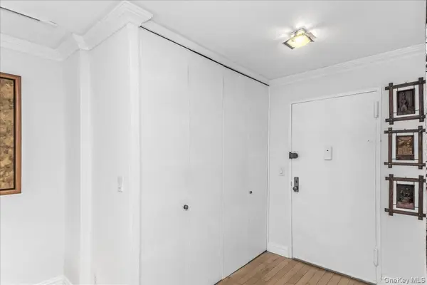 3965 52nd St #Apt 8k, Woodside, NY 11377