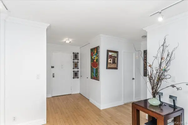 3965 52nd St #Apt 8k, Woodside, NY 11377