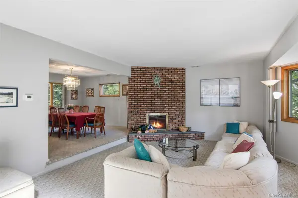 15 Beacon DR, Port Washington, NY 11050