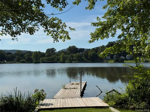 60 Coachlight SQ #60, Montrose, NY 10548