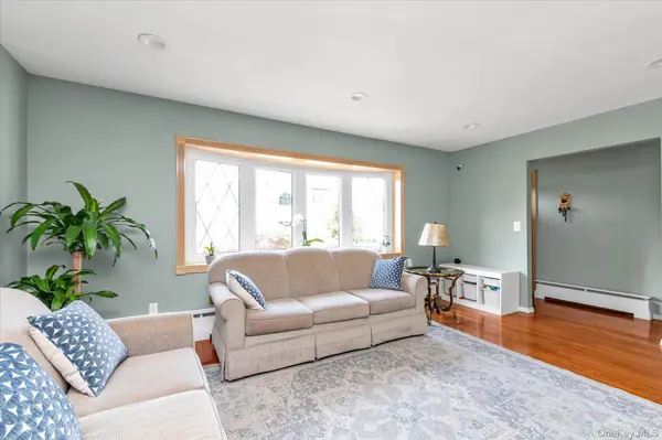 13 Prospect ST, Hicksville, NY 11801