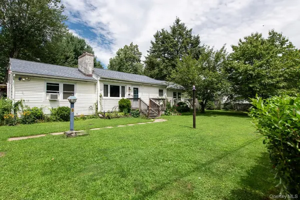 8 Loyola RD, Elizaville, NY 12541