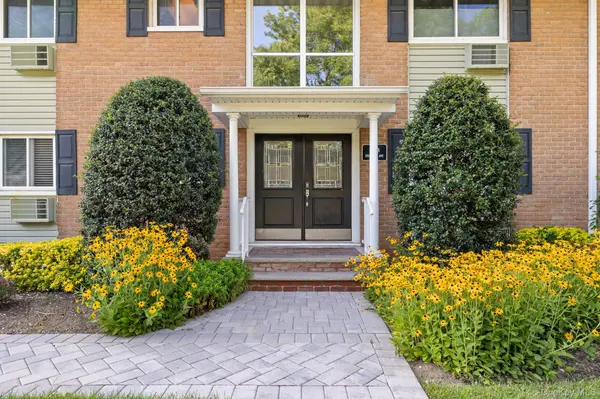 748 Deer Park AVE #7H, North Babylon, NY 11703