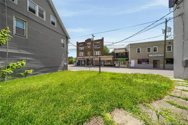 131 Wickham Ave, Middletown, NY 10940