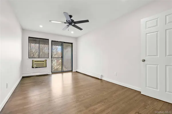 67-07 Selfridge ST #3rd Floor, Forest Hills, NY 11375