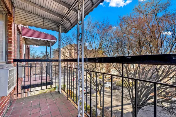 67-07 Selfridge ST #3rd Floor, Forest Hills, NY 11375