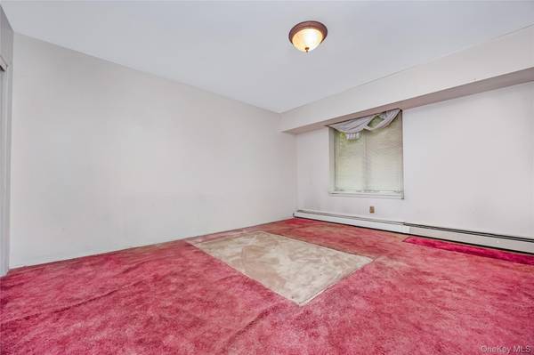 51 Edwards ST #T, Roslyn Heights, NY 11577