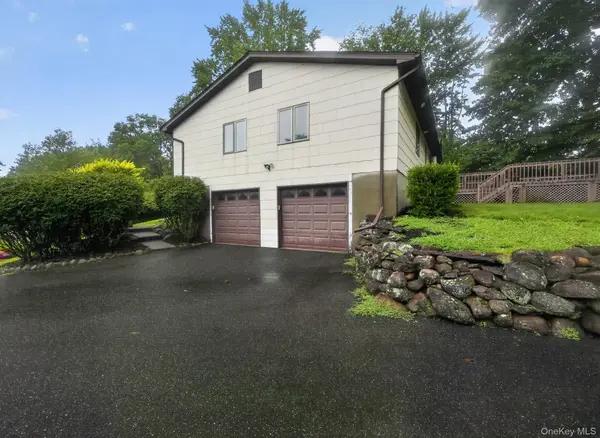 211 Waters Edge, Valley Cottage, NY 10989