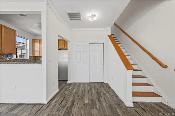 102 Surf DR, Bronx, NY 10473