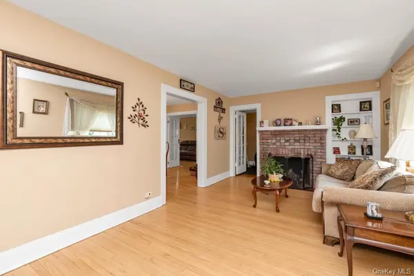 145 Raymond ST, Rockville Centre, NY 11570