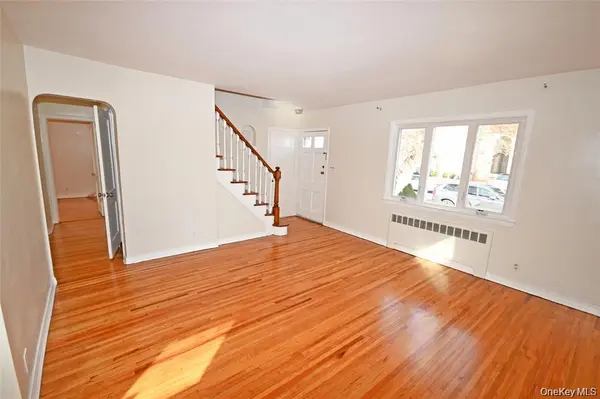 1047 N 7th ST #Whole House, North New Hyde Park, NY 11040