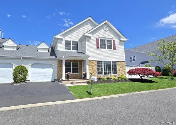 5 Charley LN, Middle Island, NY 11953