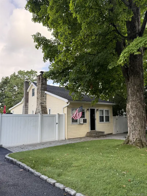 78 Argyle ST, Lake Peekskill, NY 10537