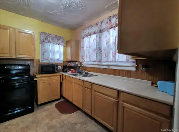 492 1st ST, Newburgh, NY 12550