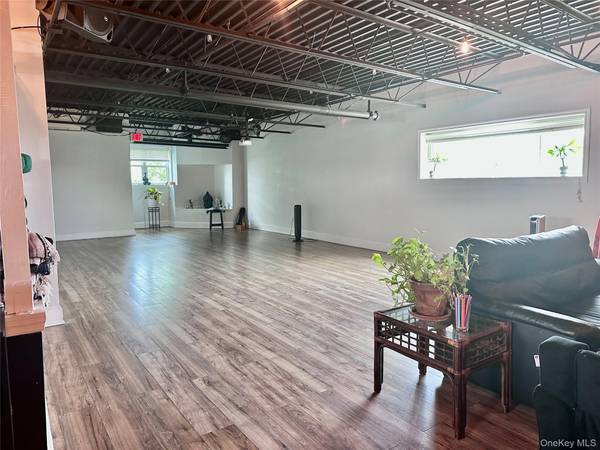 3001 New ST #Suite F, Oceanside, NY 11572