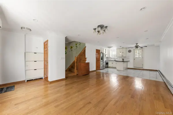 5352 194th ST, Fresh Meadows, NY 11365