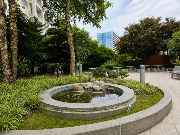 4022 College Point BLVD #9P, Flushing, NY 11354
