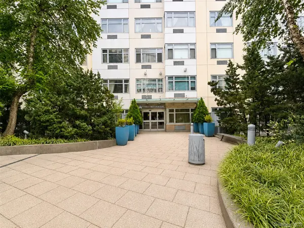 4022 College Point BLVD #9P, Flushing, NY 11354