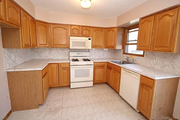 5 Abbey RD, Staten Island, NY 10308