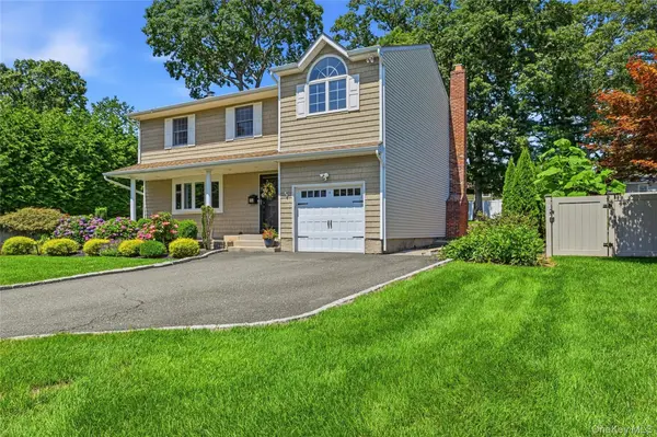 53 Rensselaer DR, Commack, NY 11725