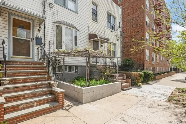 8481 127th ST, Richmond Hill, NY 11415