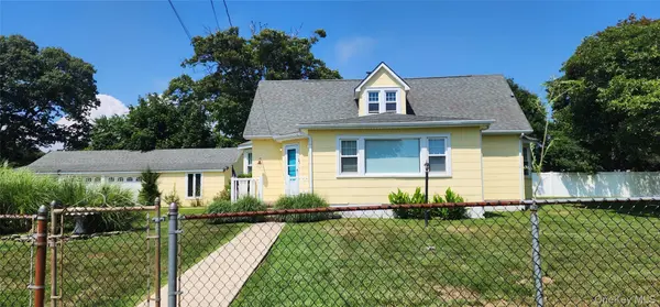 9 Babylon RD, Mastic Beach, NY 11951