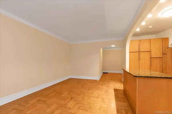 41-20 46 ST #4A, Sunnyside, NY 11104