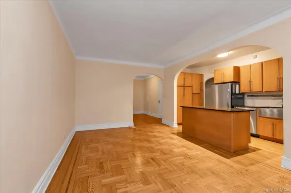41-20 46 ST #4A, Sunnyside, NY 11104