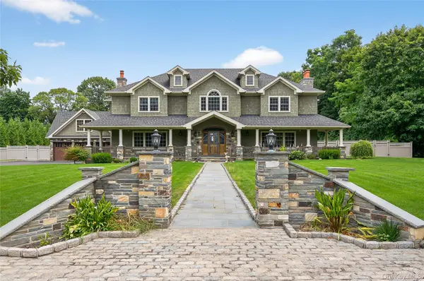 23 Gloria LN, Huntington, NY 11743