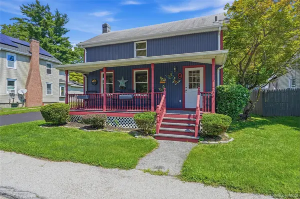 9 Maple ST, Glenham, NY 12527