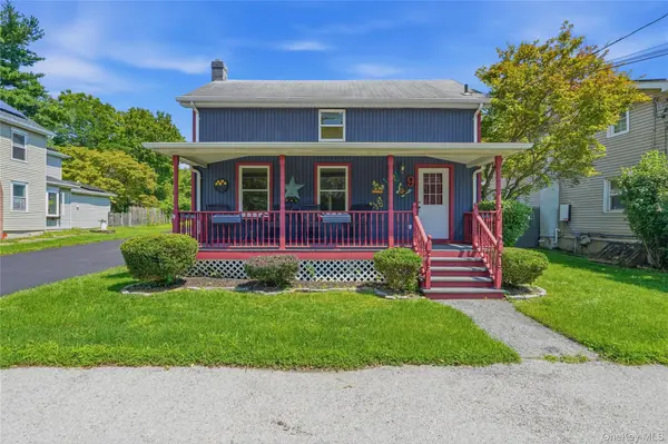 9 Maple ST, Glenham, NY 12527