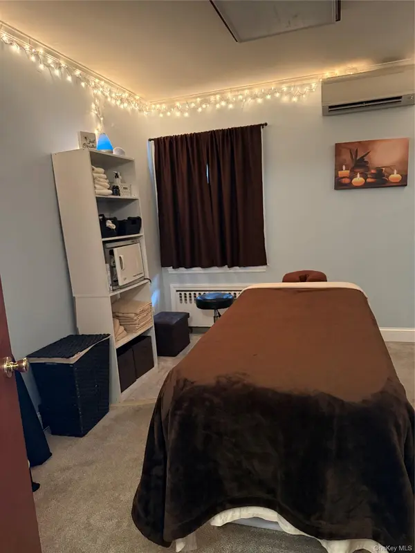 64 E Roe BLVD, Patchogue, NY 11772