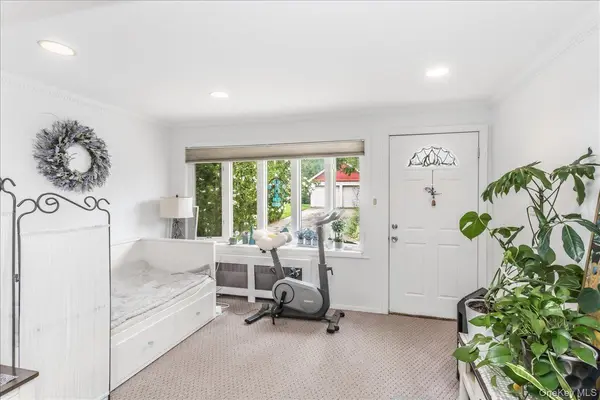 27 & 31 Kennedy RD, East Hills, NY 11577