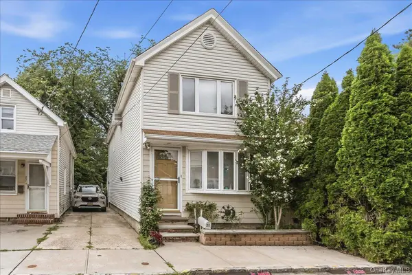 27 & 31 Kennedy RD, East Hills, NY 11577