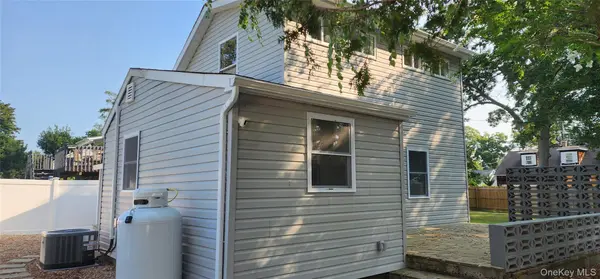 68 Montauk DR, Mastic Beach, NY 11951