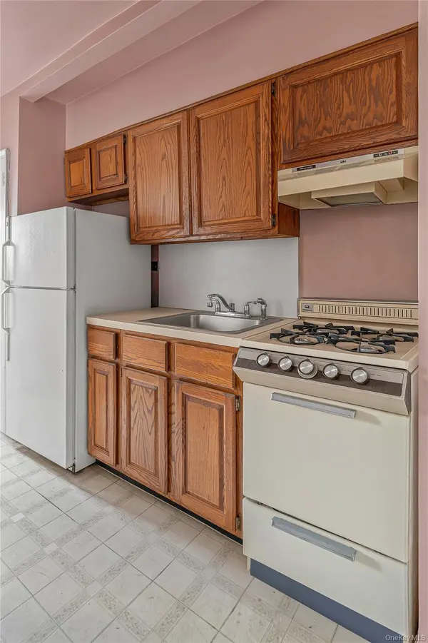 66-92 Selfridge Street #4H, Forest Hills, NY 11375