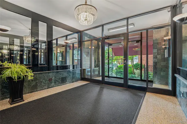 66-92 Selfridge Street #4H, Forest Hills, NY 11375