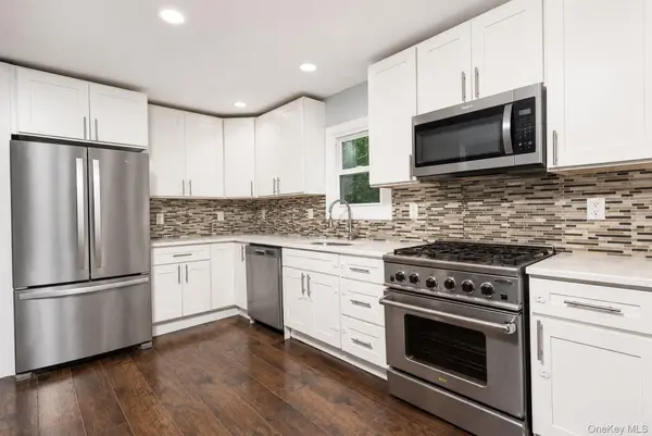 132 48th ST, Lindenhurst, NY 11757