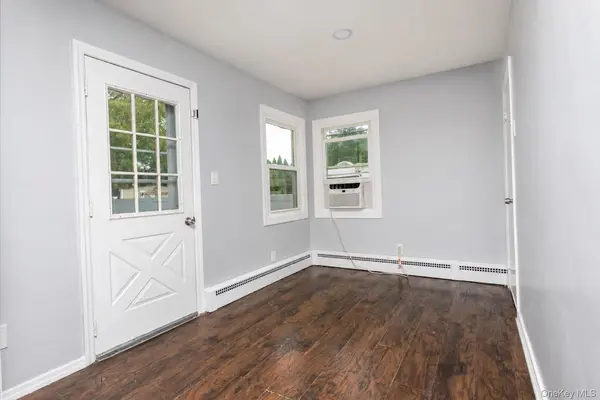 132 48th ST, Lindenhurst, NY 11757