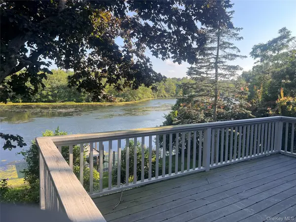 1375 W Main ST, Riverhead, NY 11901