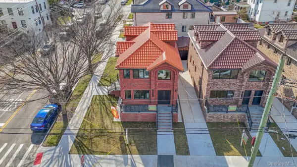 38-40 215 ST, Flushing, NY 11361