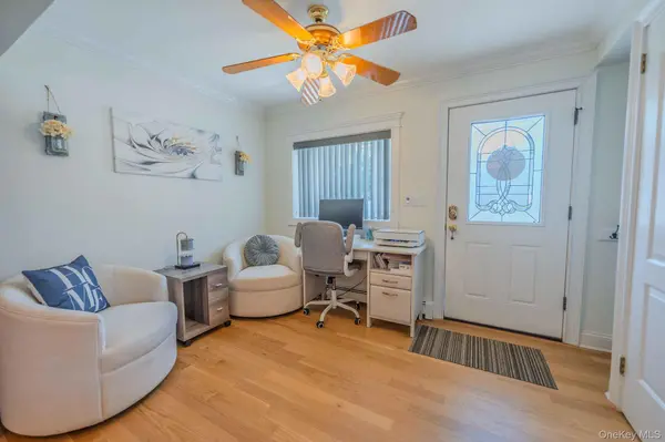 484 Washington AVE, Lindenhurst, NY 11757