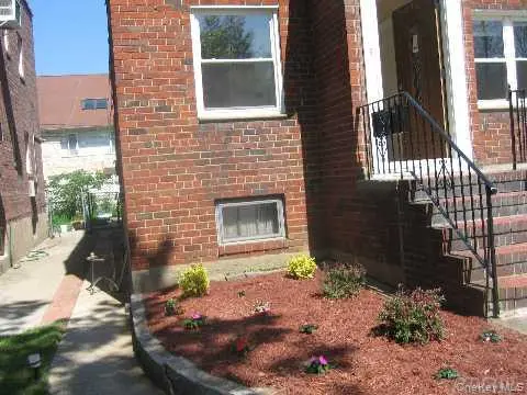 160-45 Willets Point BLVD, Whitestone, NY 11357