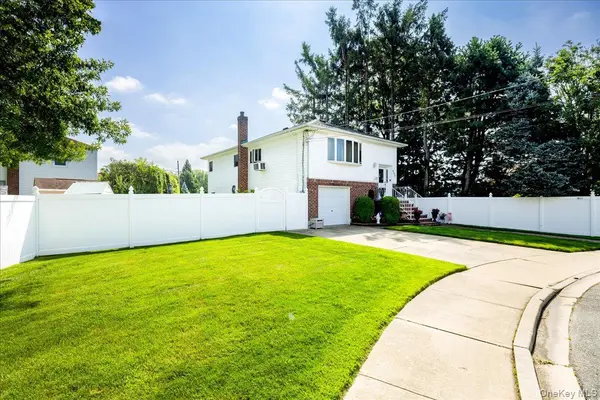 242 Seidman PL, Franklin Square, NY 11010