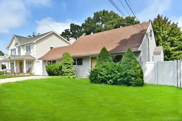 257 Maple ST, Massapequa Park, NY 11762