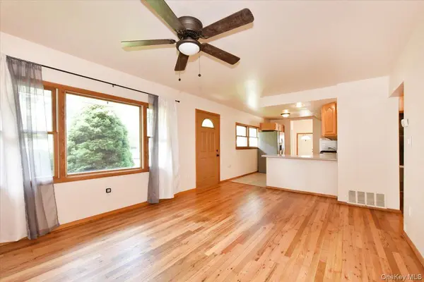257 Maple ST, Massapequa Park, NY 11762