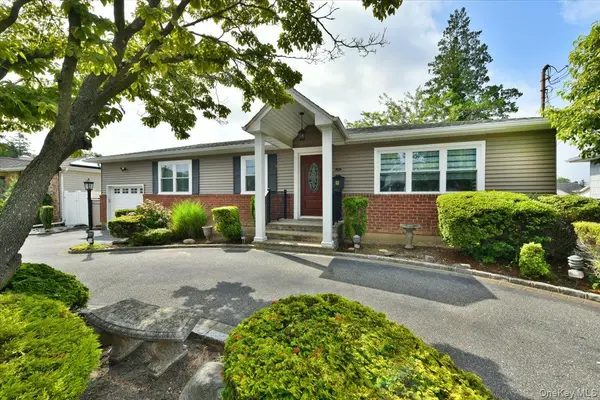 156 Jerusalem AVE, Massapequa, NY 11758