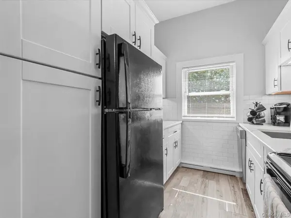 4 Rose ST #Apt 6 B2, Oceanside, NY 11572