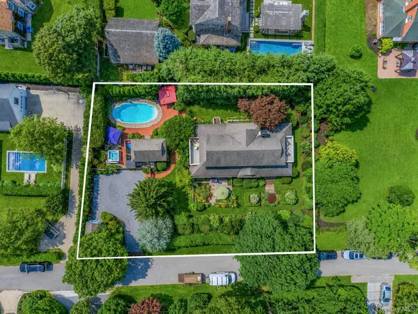 8 Jackson AVE, East Quogue, NY 11942