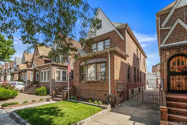 6341 84th ST, Middle Village, NY 11379